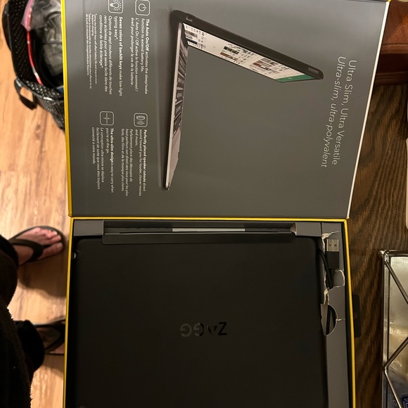 Zagg slim book - Picture 3 of 5